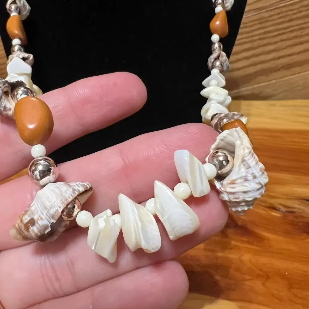 Vintage Unique Puka Seashell Beaded Necklace Handcrafted Screw Clasp MCM‎